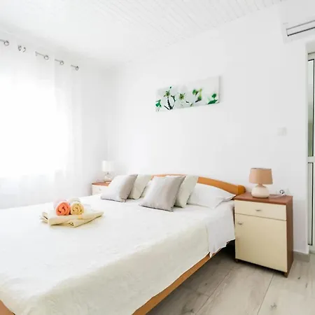 Pool Maja - Happy Apartment