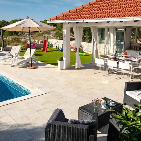 Pool Maja - Happy Apartment