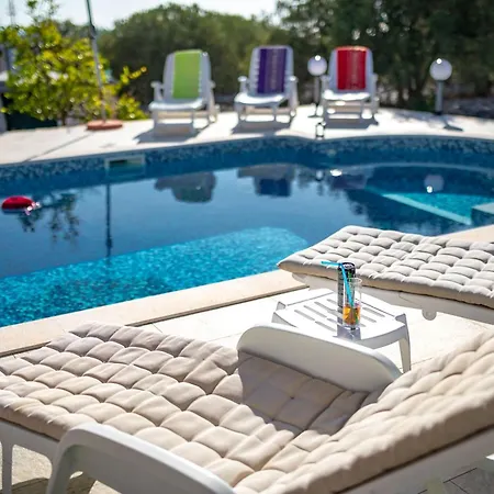 Pool Maja - Happy Apartment *