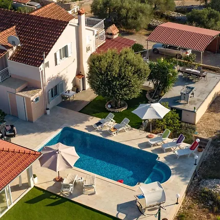Pool Maja - Happy Apartment *