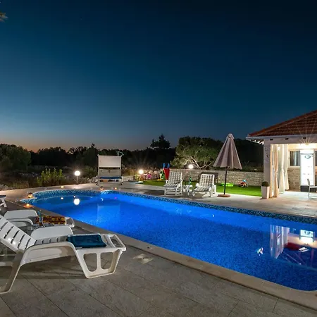 Apartment Pool Maja - Happy