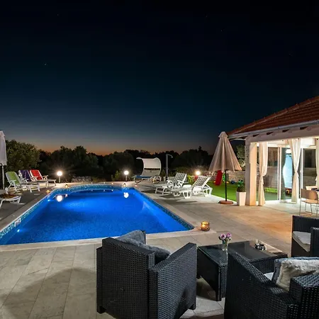Pool Maja - Happy Apartment *